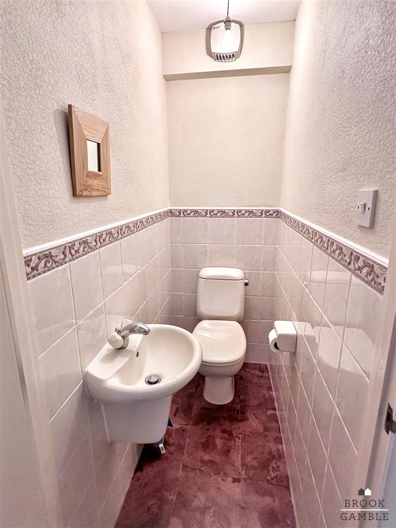 2 Bedroom Flat - Purpose Built. Shortdean Place in Eastbourne,  14